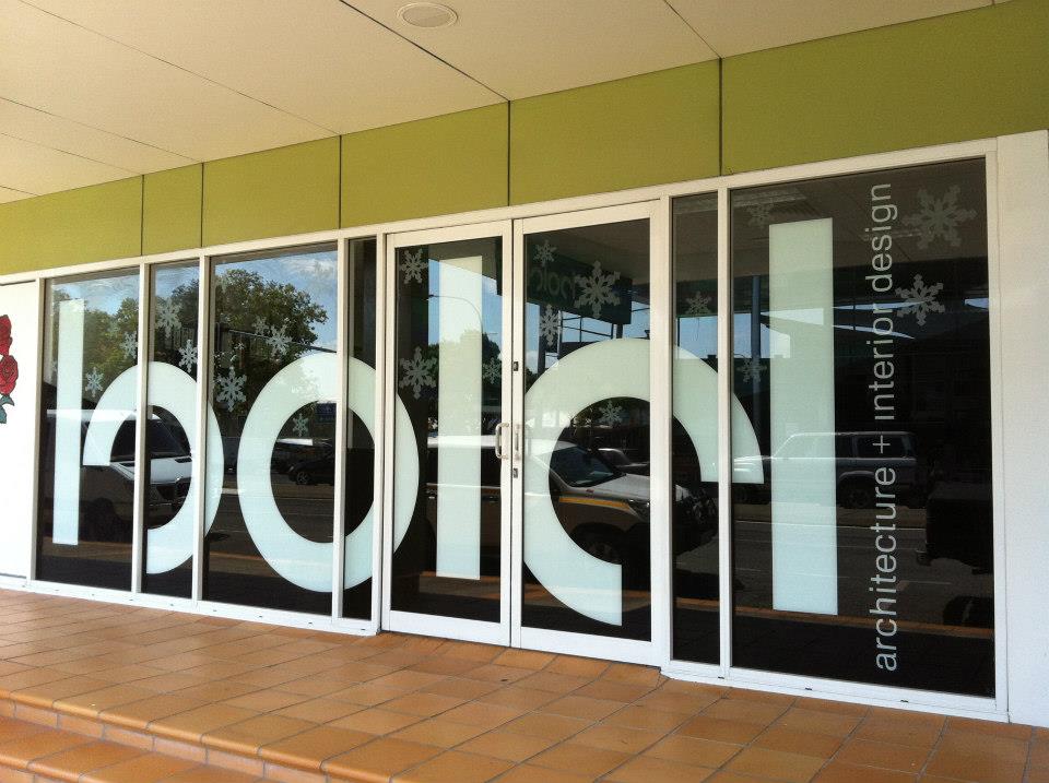 BOLD Signs Bold Mackay